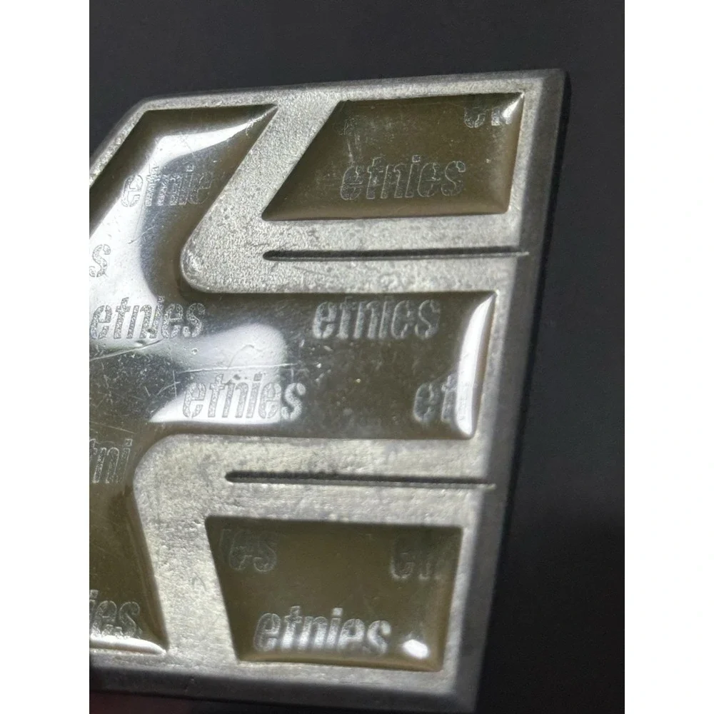 Etnies y2k skateboarding